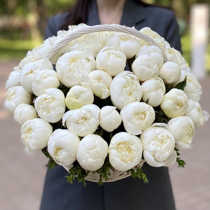 51 пион  Дюшес в корзине