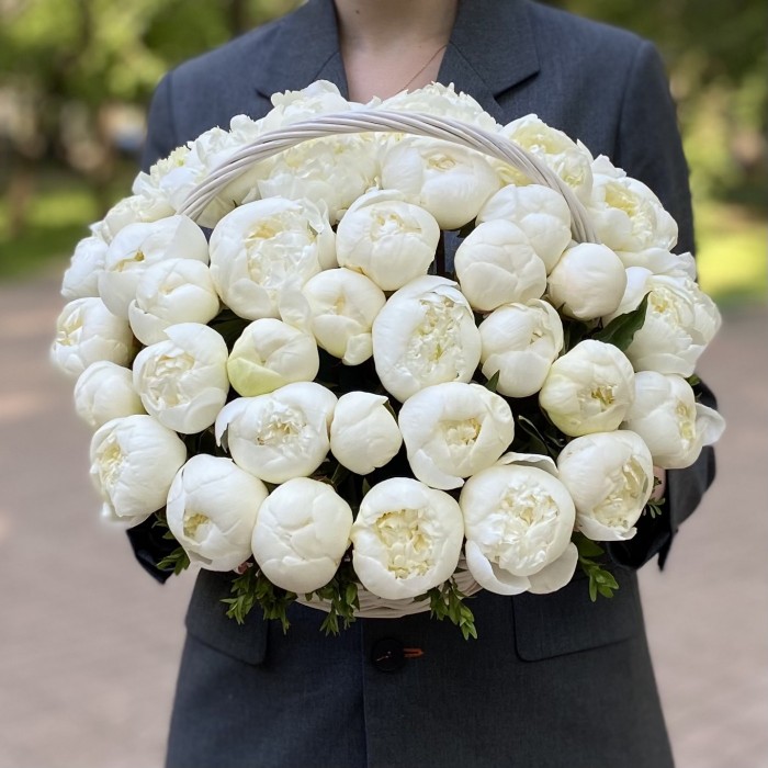 51 пион  Дюшес в корзине