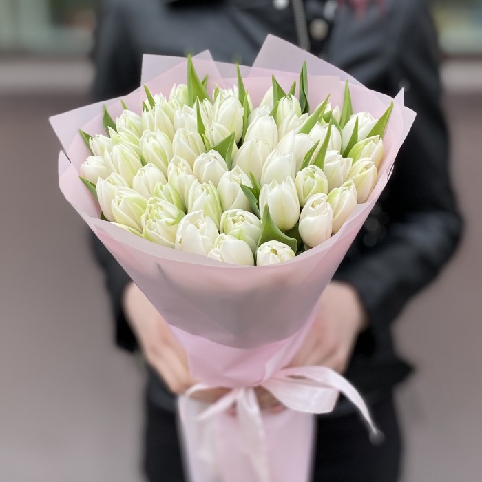 51 пионовидный белый тюльпан в упаковке