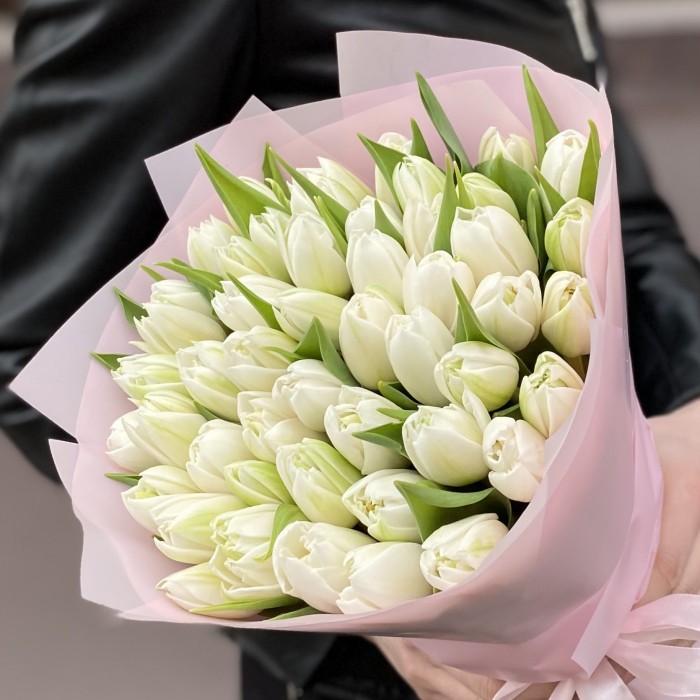 51 пионовидный белый тюльпан в упаковке