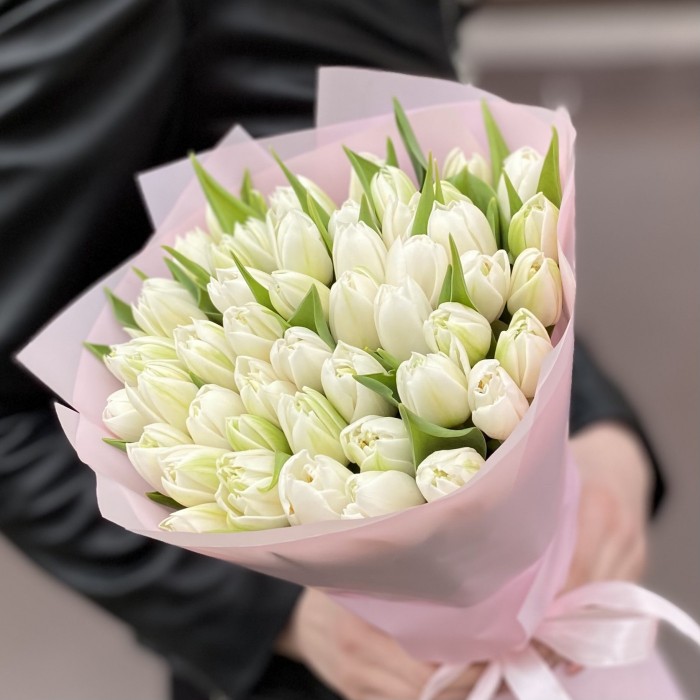 51 пионовидный белый тюльпан в упаковке