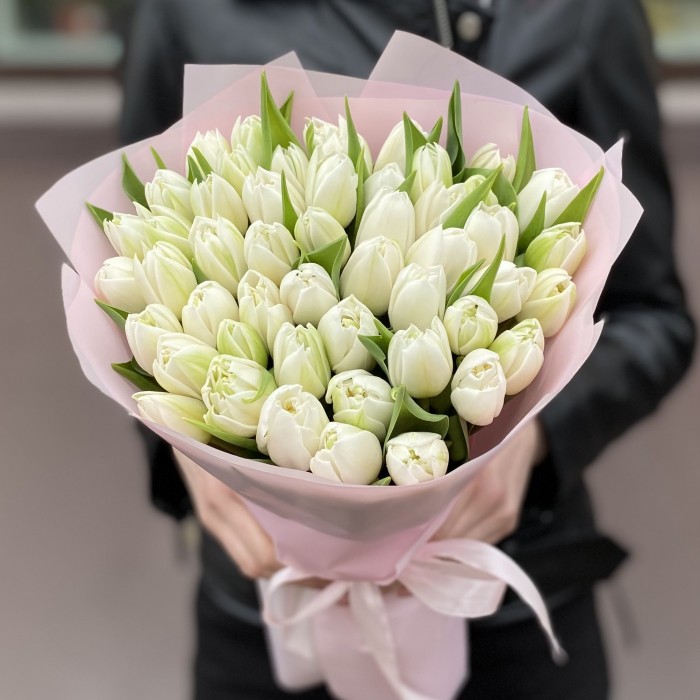 51 пионовидный белый тюльпан в упаковке