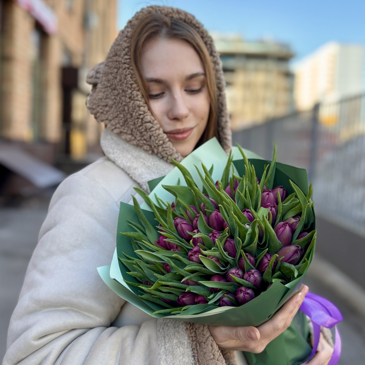51 пионовидный фиолетовый тюльпан Ворлд боул| купить недорого ...