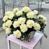 51 пышная роза Мондиаль с эвкалиптом в корзине