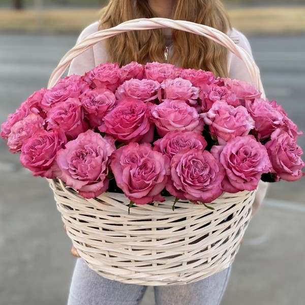 51 роза Кантри Блюз в корзине