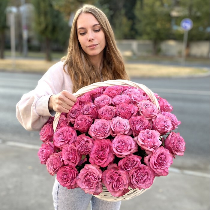 51 роза Кантри Блюз в корзине