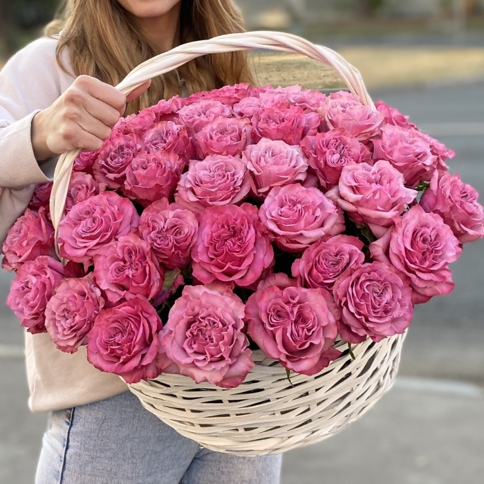 51 роза Кантри Блюз в корзине