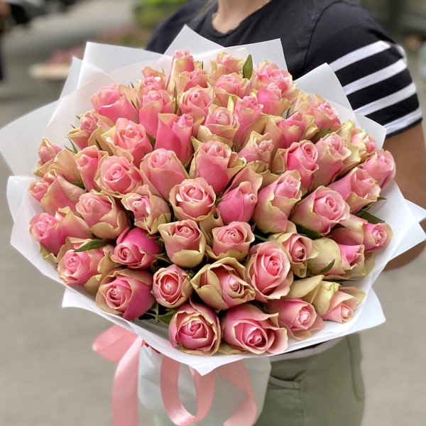 51 розово-зеленая роза Бел-роз