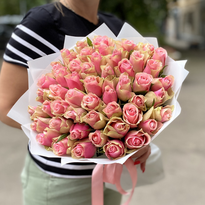 51 розово-зеленая роза Бел-роз