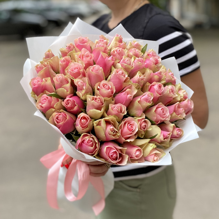 51 розово-зеленая роза Бел-роз