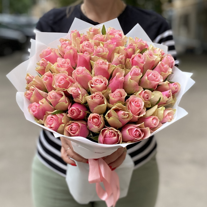 51 розово-зеленая роза Бел-роз