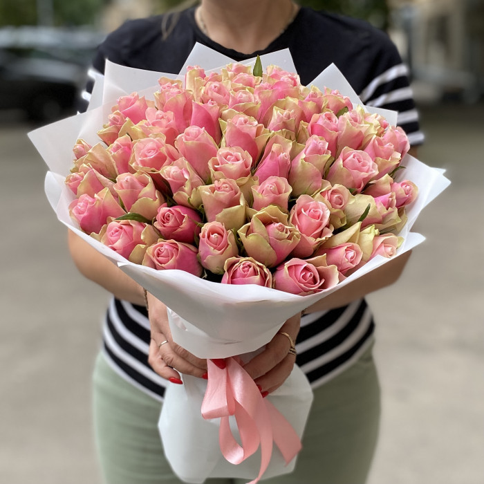 51 розово-зеленая роза Бел-роз