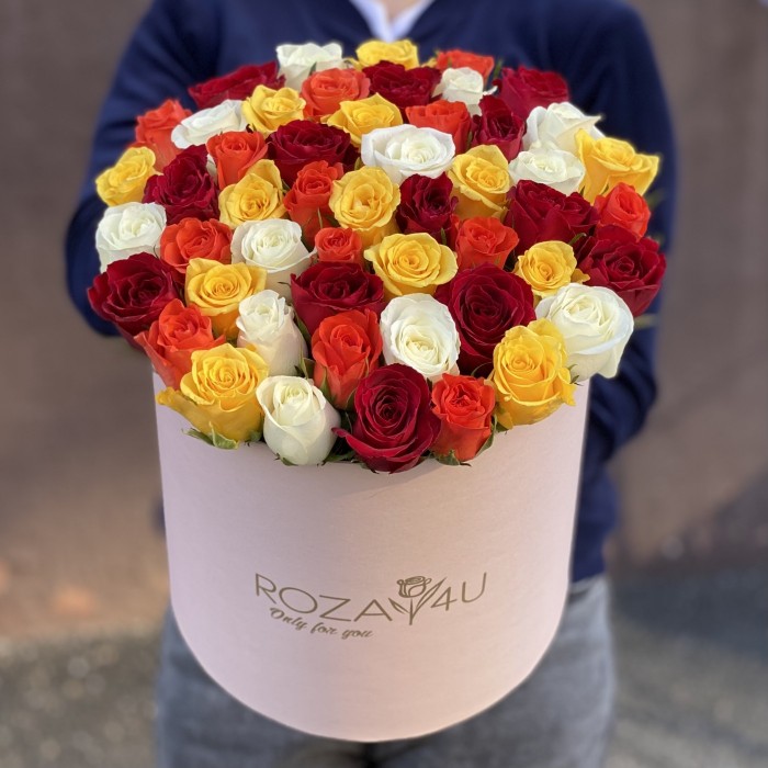 51 роза огненный микс коробке