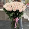 51 высокая светло-розовая роза Помароса