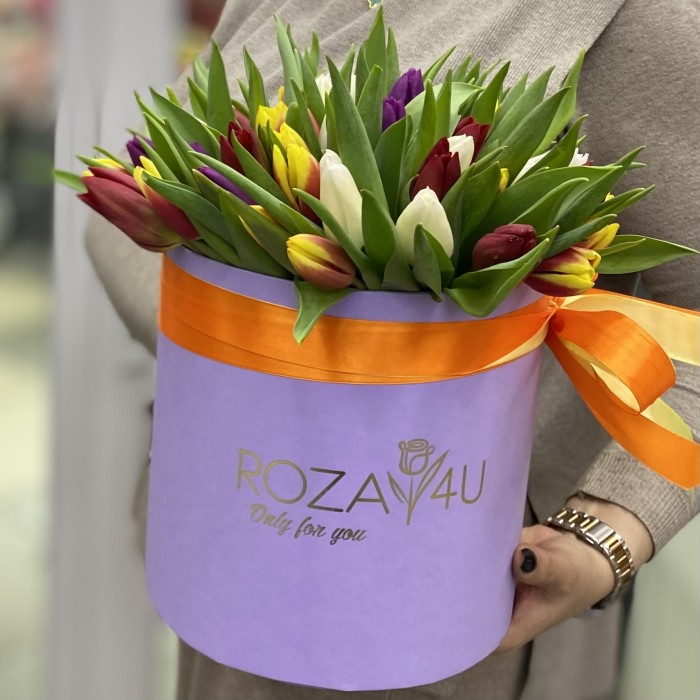 51 тюльпан в лиловой коробке