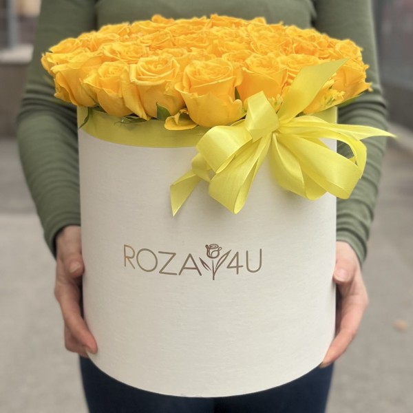 51 желтая роза в коробке