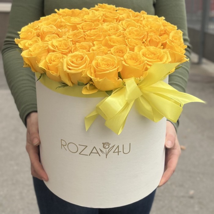 51 желтая роза в коробке