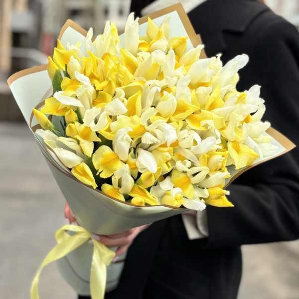 51 желтый ирис в букете