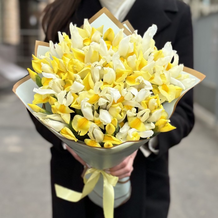 51 желтый ирис в букете