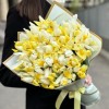 51 желтый ирис в букете
