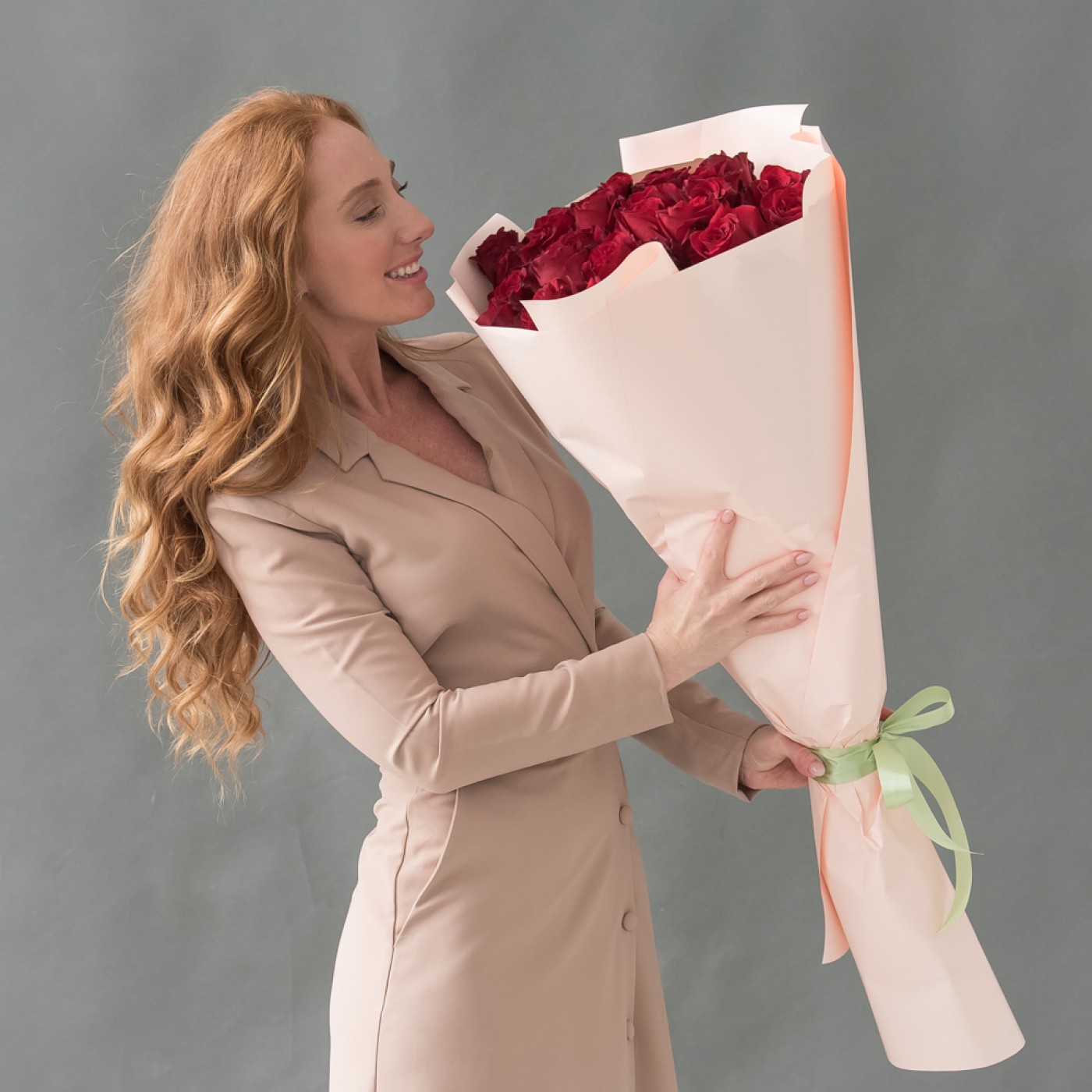 Букет длинных красных роз дешевле 6000 руб на 14 февраля