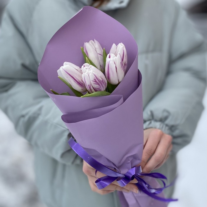 5 бело-фиолетовых тюльпанов Флеминг Флег