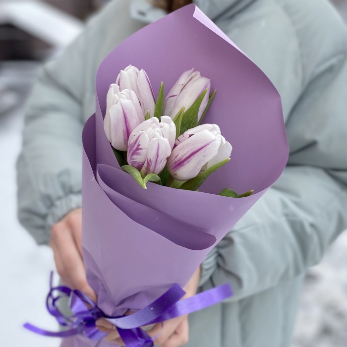 5 бело-фиолетовых тюльпанов Флеминг Флег