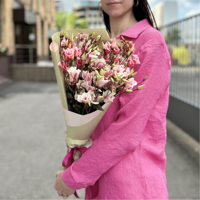 Букет из 5 бело-розовых крашеных эустом