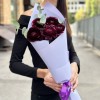 5 фиолетовых ранункулюса с эвкалиптом