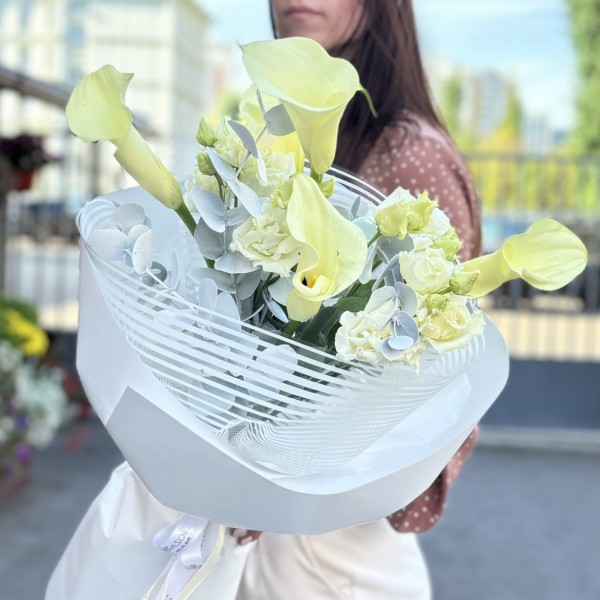 5 калл Шампань с эустомой