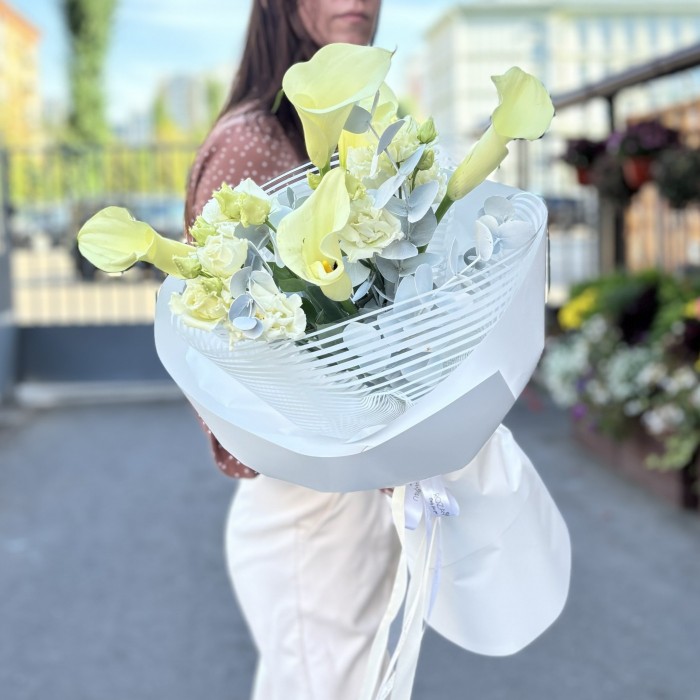 5 калл Шампань с эустомой