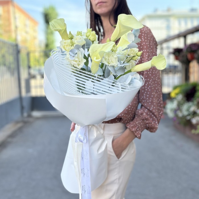 5 калл Шампань с эустомой