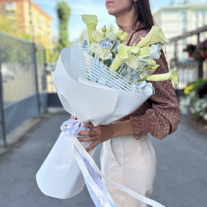 5 калл Шампань с эустомой