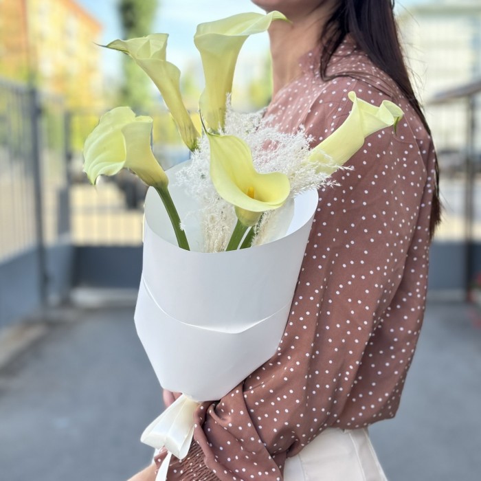 5 калл Шампань с сухоцветами