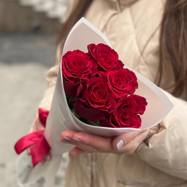 5 красных роз 40 см