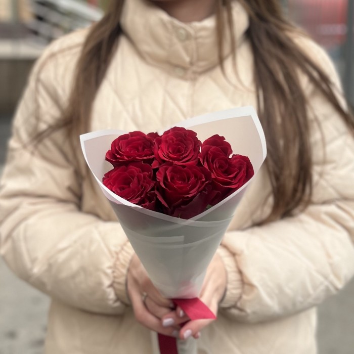 5 красных роз 40 см