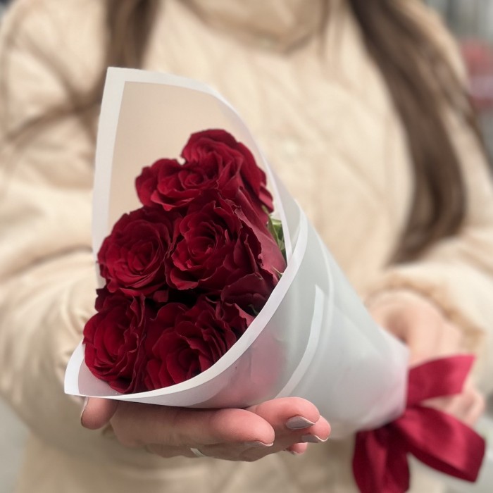 5 красных роз 40 см