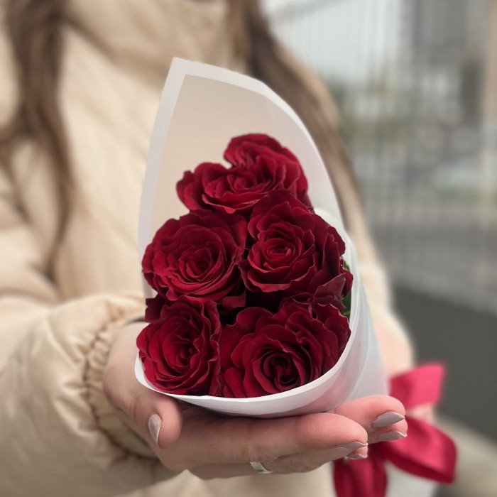5 красных роз 40 см