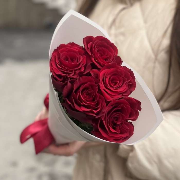 5 красных роз 40 см