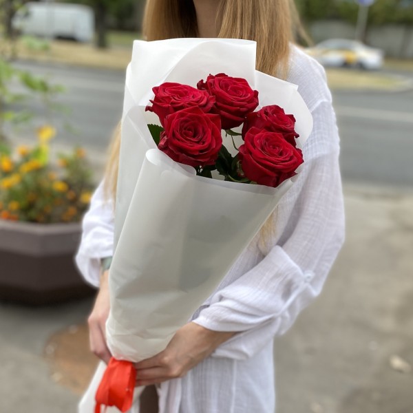5 красных роз 70 см