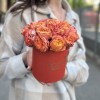 5 кустовых пионовидных оранжевых роз Ля Мандарин в коробке