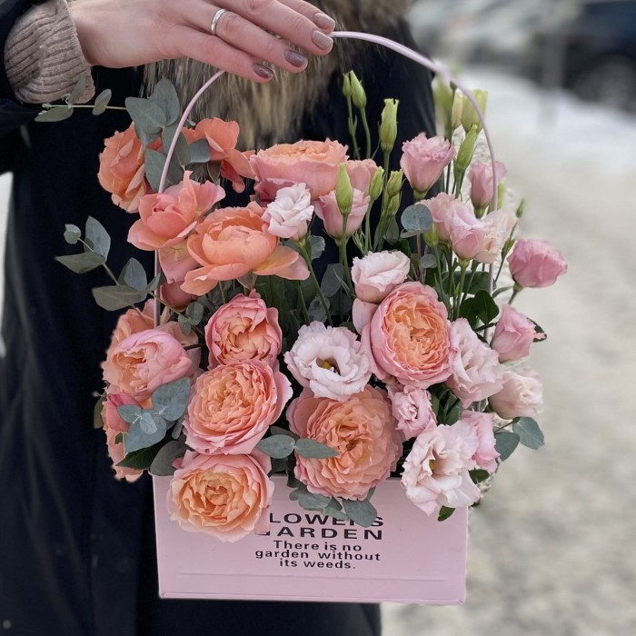 5 кустовых пионовидных роз Джульетта в кашпо