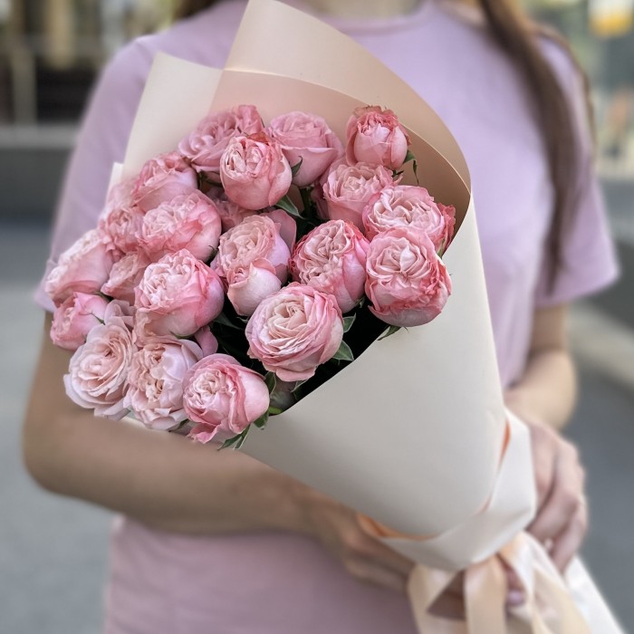 5 кустовых розовых роз Мадам бомбастик