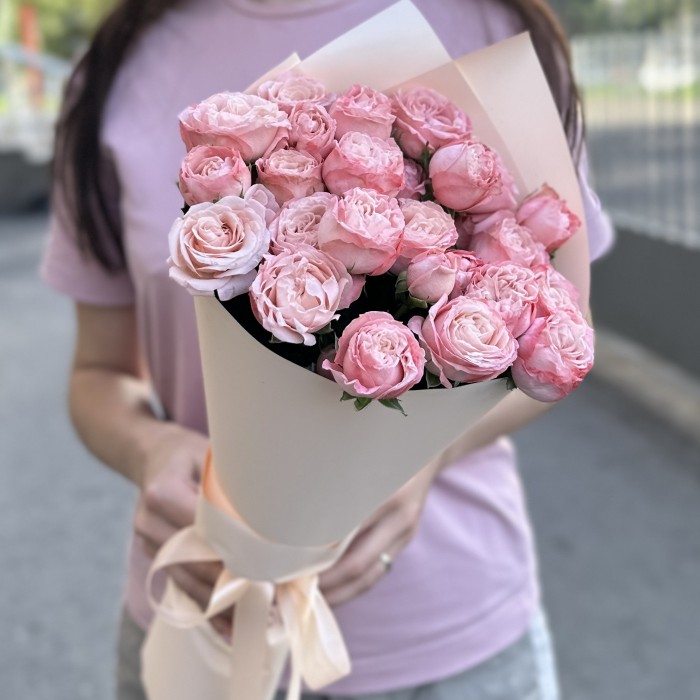 5 кустовых розовых роз Мадам бомбастик