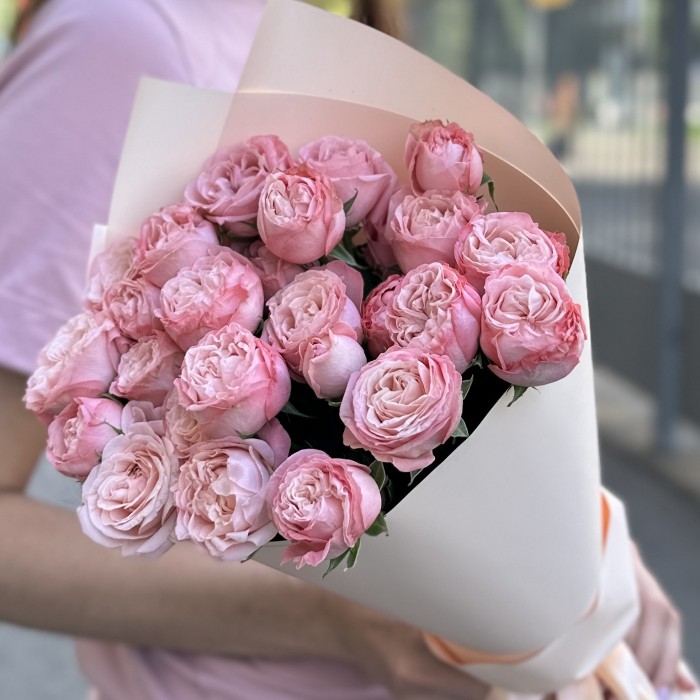 5 кустовых розовых роз Мадам бомбастик