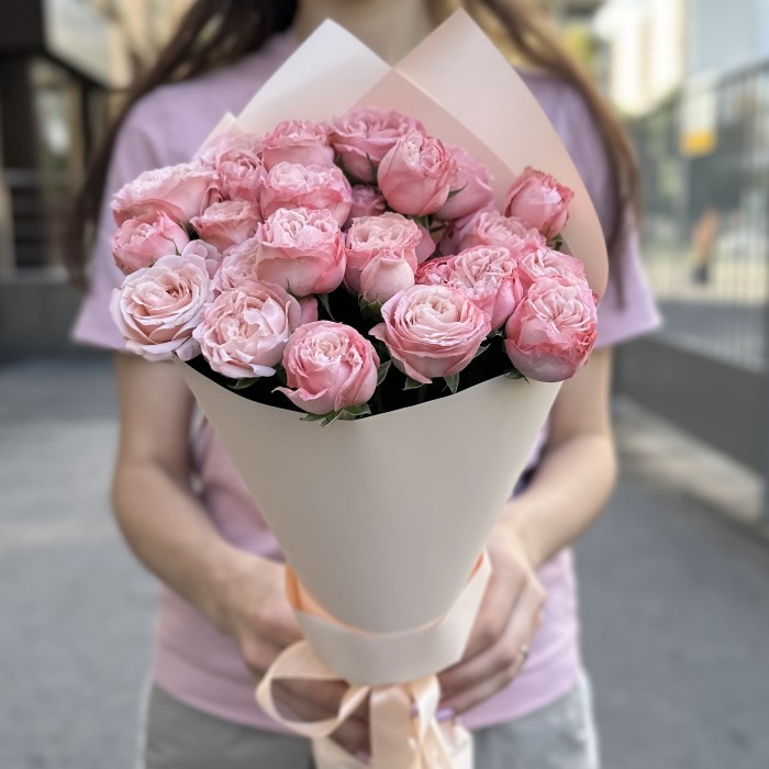 5 кустовых розовых роз Мадам бомбастик