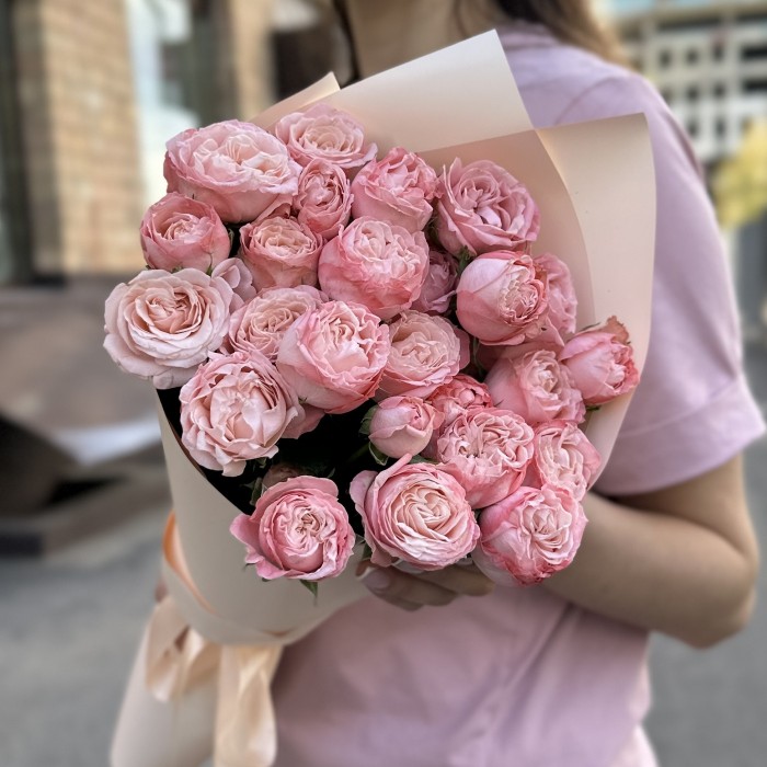 5 кустовых розовых роз Мадам бомбастик