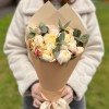 5 кустовых пионовидных роз Принцесса Суки с эвкалиптом