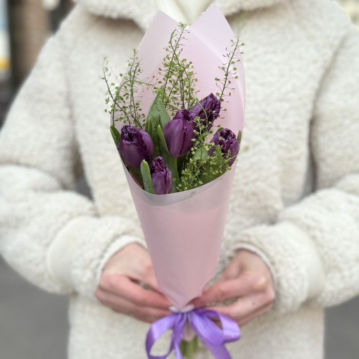5 махровых фиолетовых тюльпанов с гринбелом