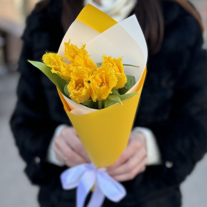 5 махровых желтых тюльпанов